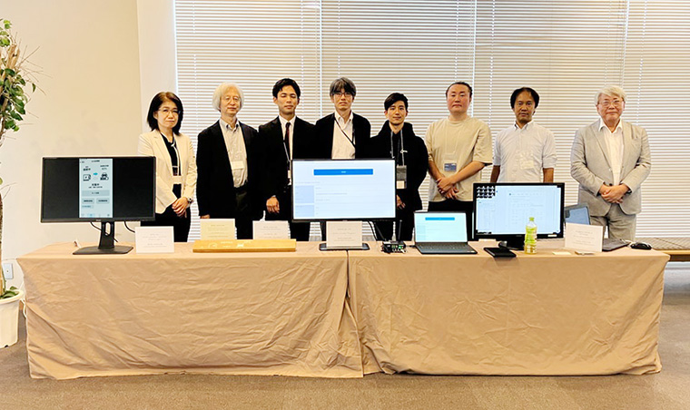 会場に構築したデモシステム及びデモ対応者